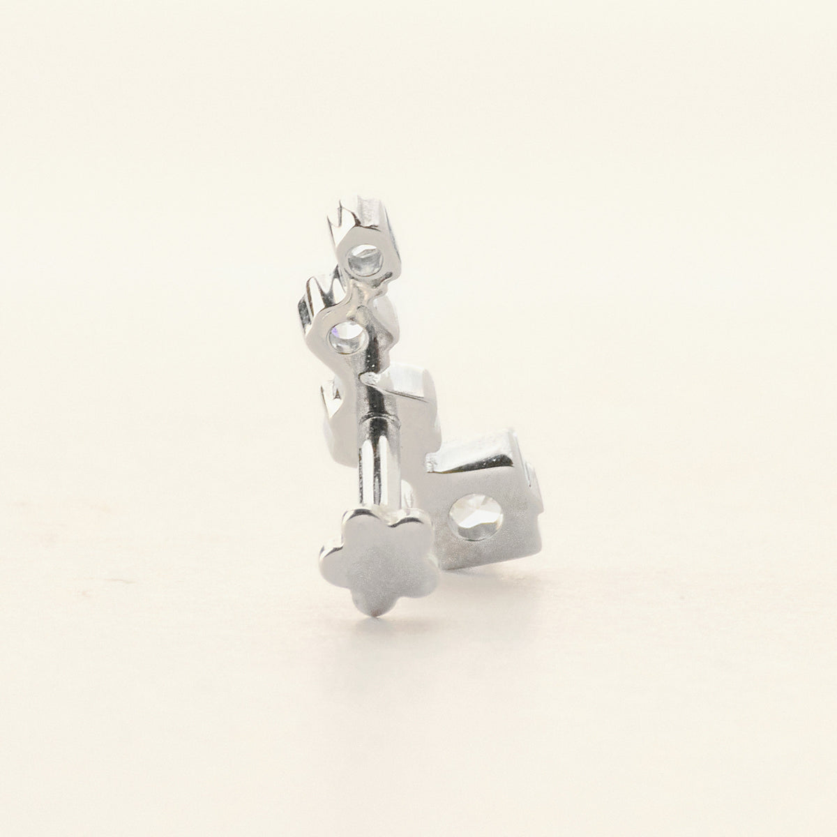 Linea Stud フラットバックの裏側|Rozea