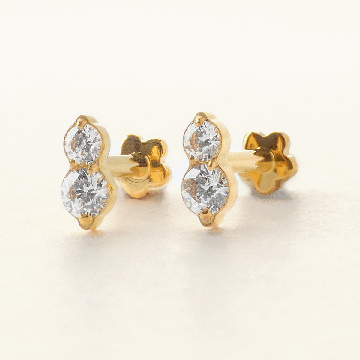 Aura Stud ゴールド｜チタン フラットバックピアス｜Rozea