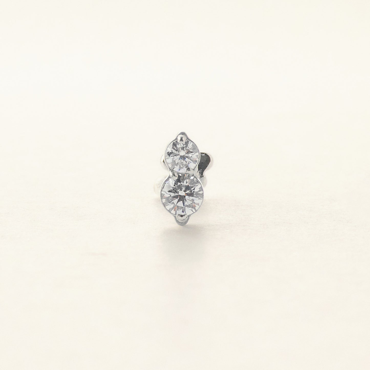 Aura Stud シルバー 拡大｜Rozea