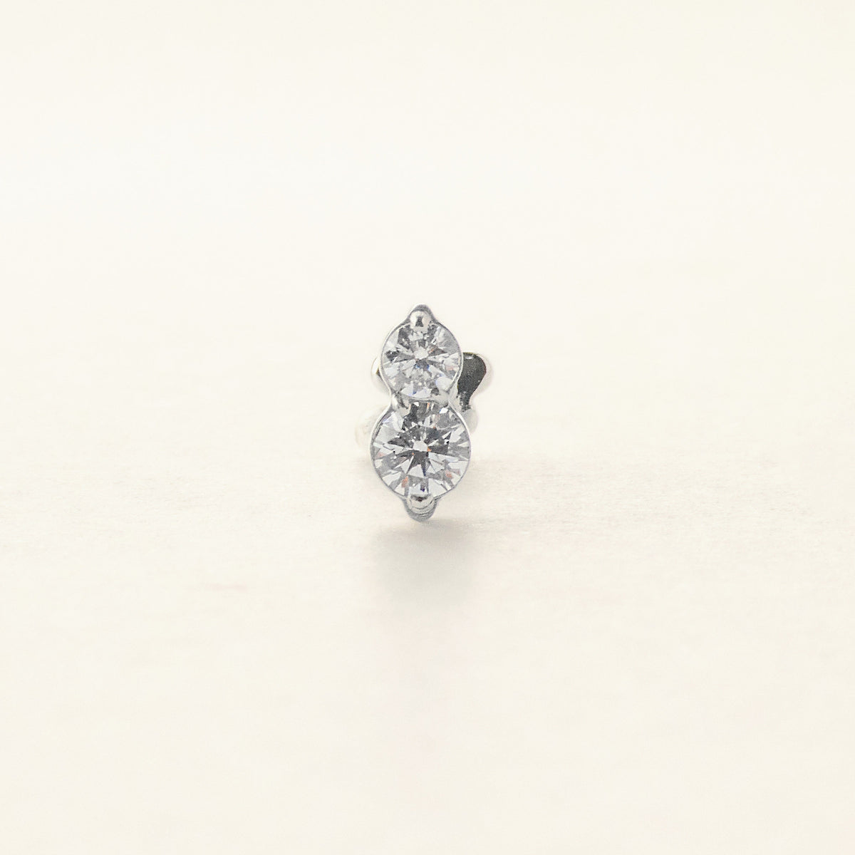 Aura Stud シルバー 拡大｜Rozea