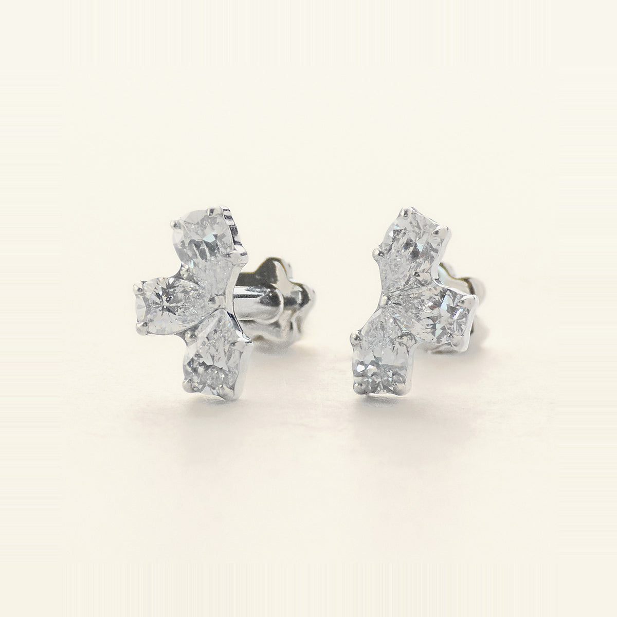 Bloom Stud シルバー｜チタン フラットバックピアス｜Rozea