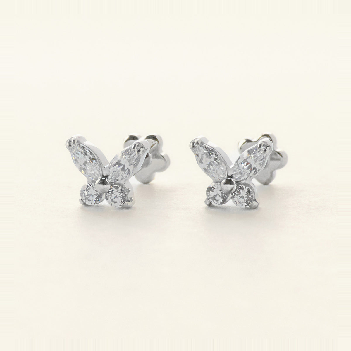Flutter Stud シルバー｜チタン フラットバックピアス｜Rozea