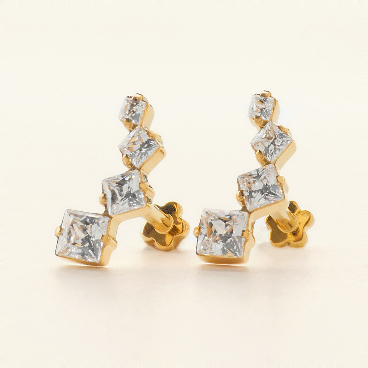 Linea Stud ゴールド｜チタン フラットバックピアス｜Rozea