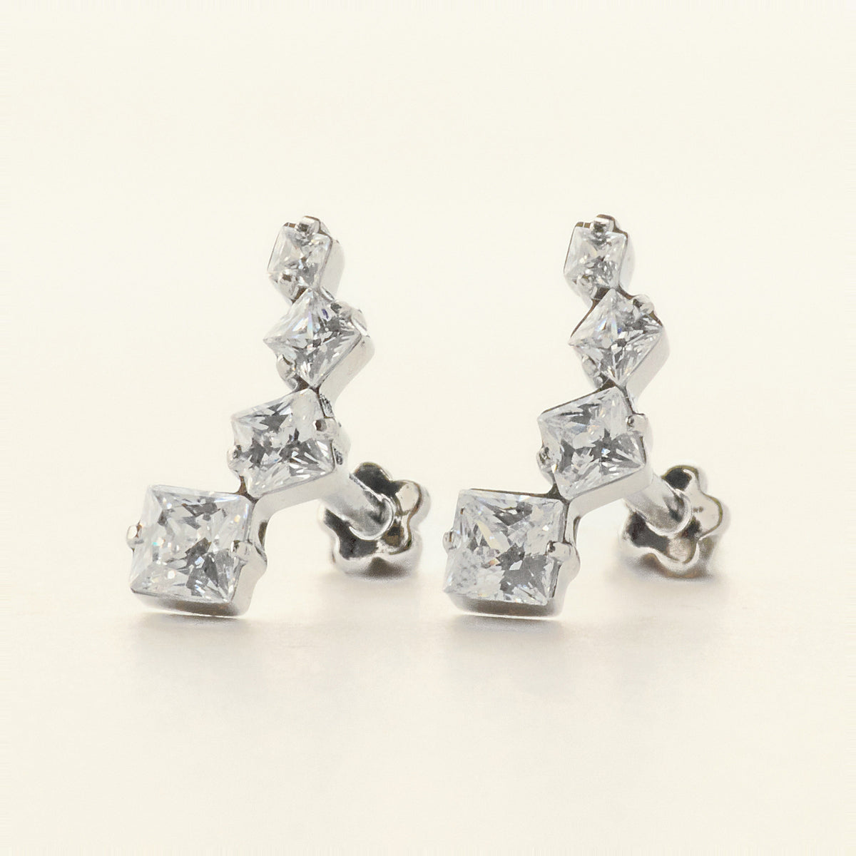 Linea Stud シルバー｜チタン フラットバックピアス｜Rozea
