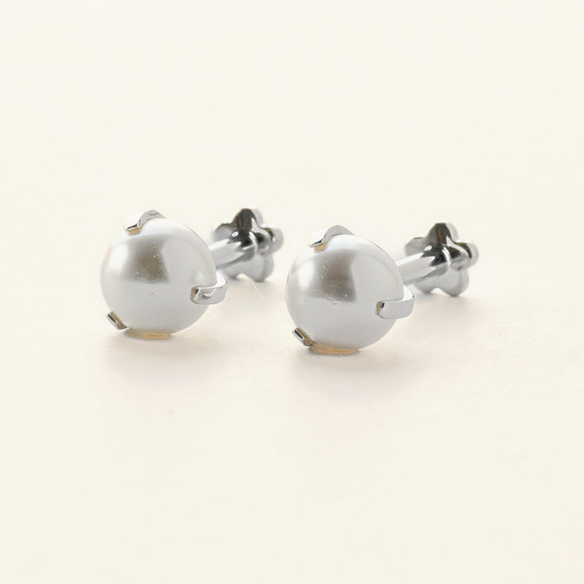 Luna Pearl シルバー｜チタン フラットバックピアス｜Rozea