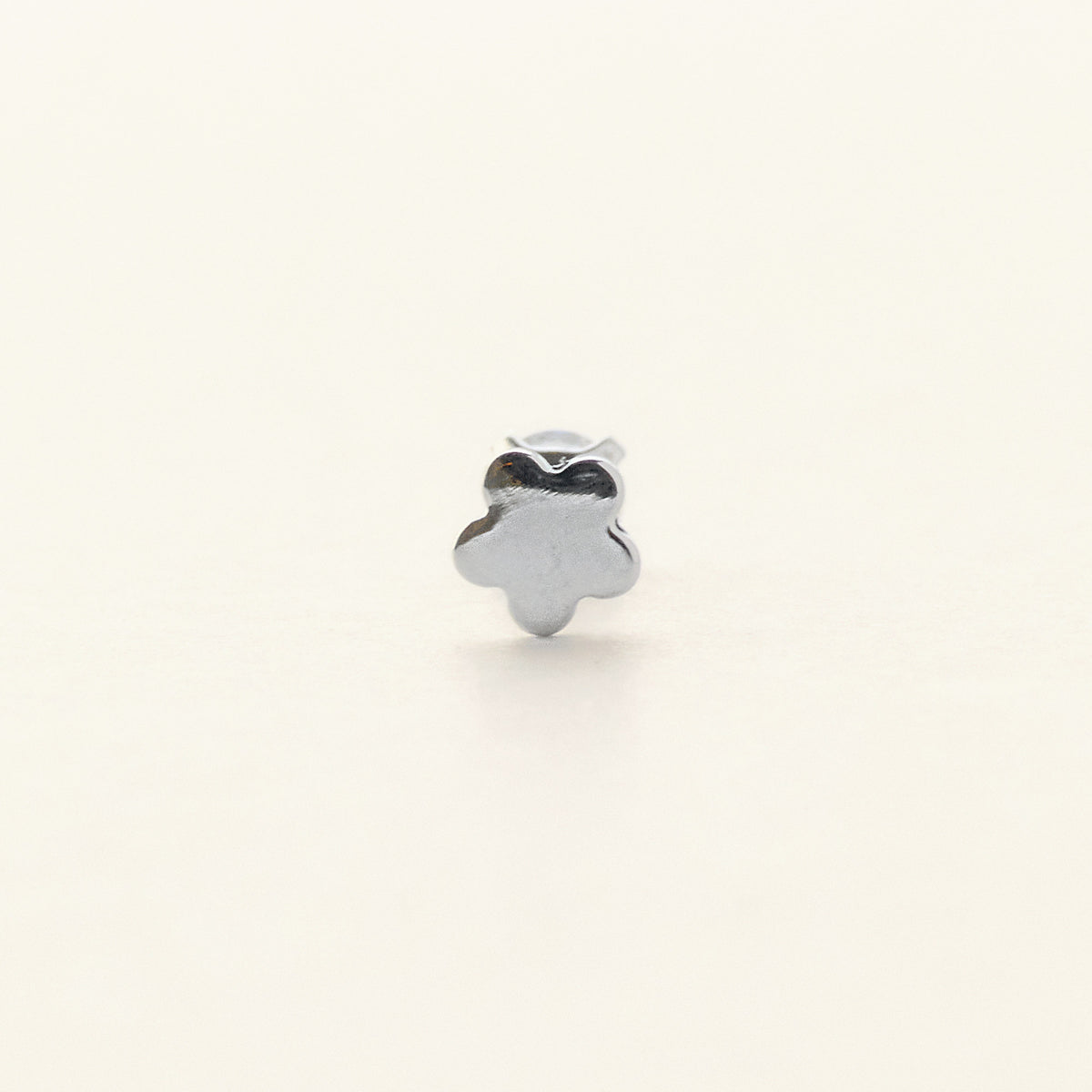 Pure Stud フラットバックの裏側｜Rozea