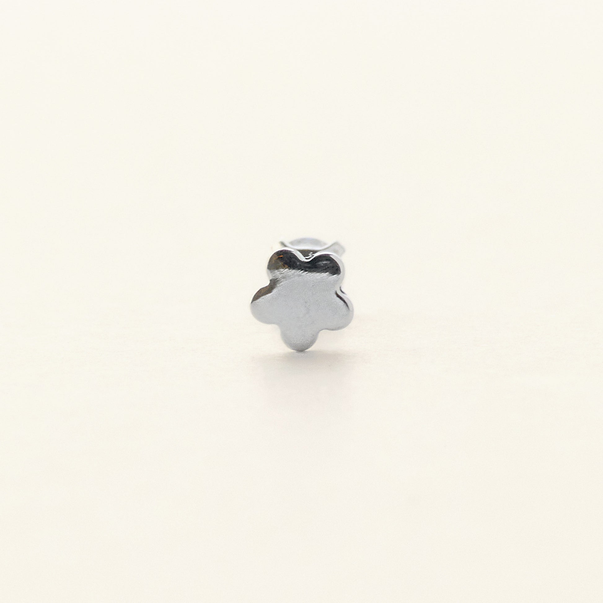 Pure Stud フラットバックの裏側｜Rozea